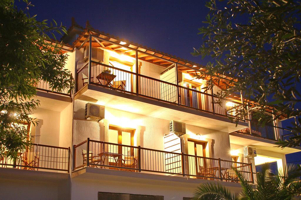 Giasemi Apartments Skopelos Town Ngoại thất bức ảnh
