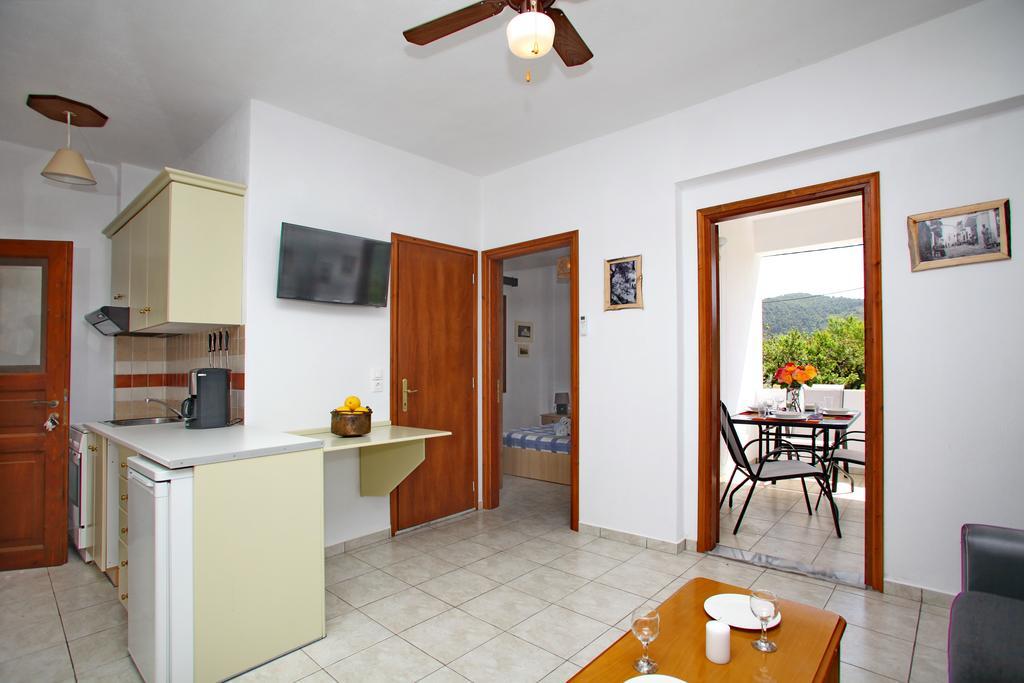 Giasemi Apartments Skopelos Town Ngoại thất bức ảnh